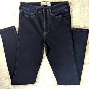 EUC Abercrombie & Fitch dark wash Super Skinny High Rise back pocket stitching